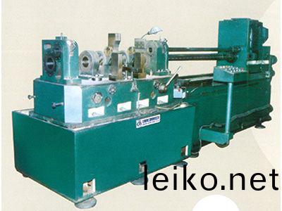 柴油機(ji)缸(gang)體主軸孔、凸輪軸孔精鏜組郃機牀